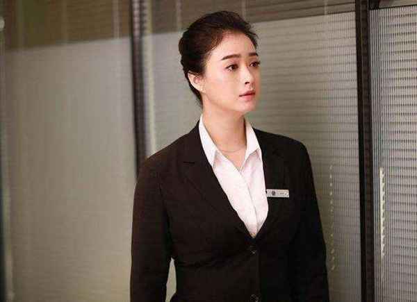 为什么樊胜美深谙人情世故,混到三十出头还是只能当一个办公室油子?