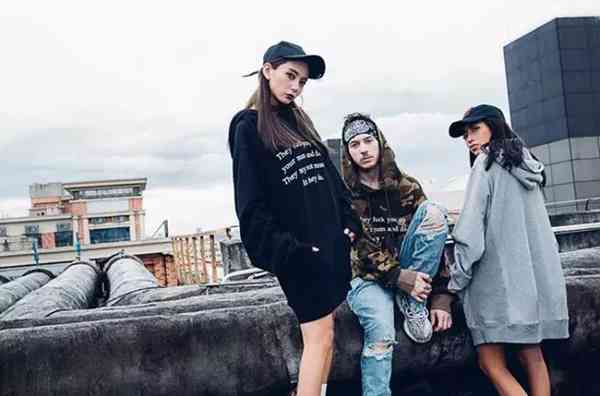 前方注意!今年这5个牌子的卫衣一定要加入购物车