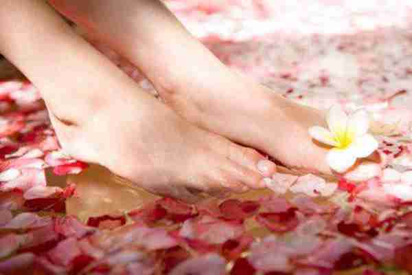 5个原因导致夏天脚臭，你中招几个？如何去除脚臭？