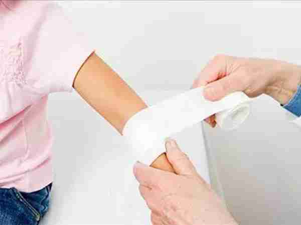 宝宝夏季擦伤摔伤怎么处理最省心？