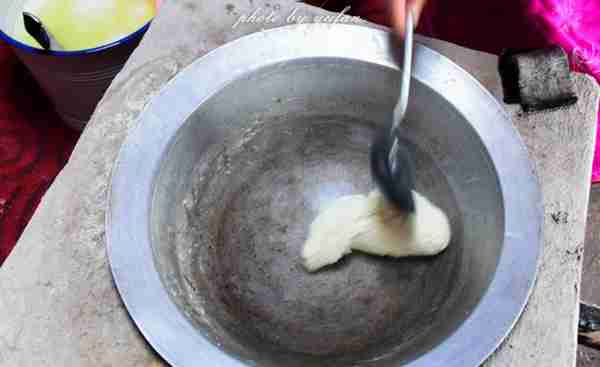 草原美食奶豆腐,原来是这样制作的