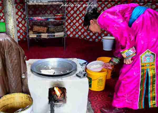 草原美食奶豆腐,原来是这样制作的