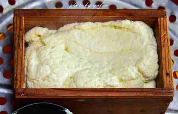 草原美食奶豆腐,原来是这样制作的