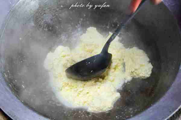 草原美食奶豆腐,原来是这样制作的