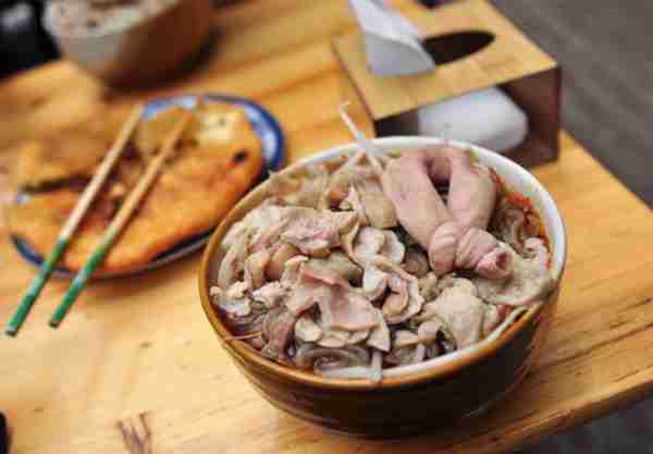 还记的那句“怎么可以吃兔兔”吗?对!来成都你不吃兔兔试试看~