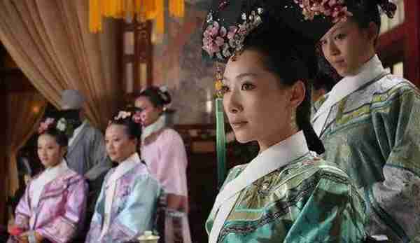 甄嬛传里，为什么安陵容吃了苦杏仁就死了？