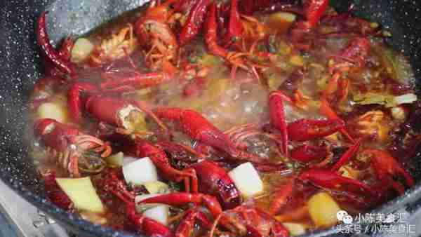小龙虾在家你怎么做?快来试试这个口味,保证好吃上瘾