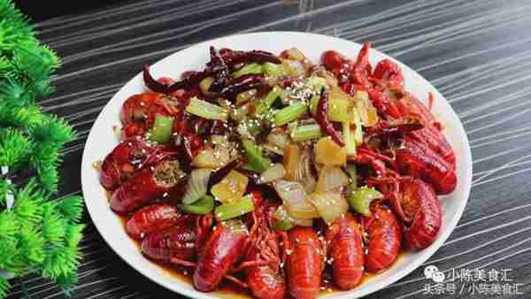 小龙虾在家你怎么做?快来试试这个口味,保证好吃上瘾