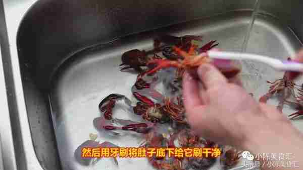 小龙虾在家你怎么做?快来试试这个口味,保证好吃上瘾