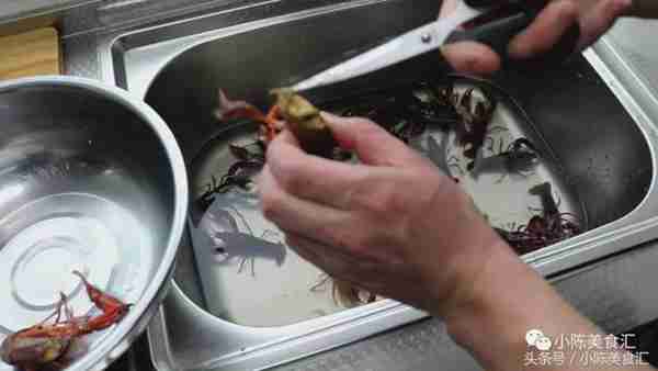 小龙虾在家你怎么做?快来试试这个口味,保证好吃上瘾