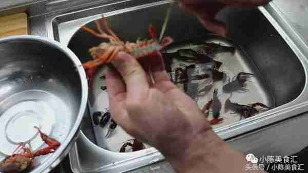 小龙虾在家你怎么做?快来试试这个口味,保证好吃上瘾