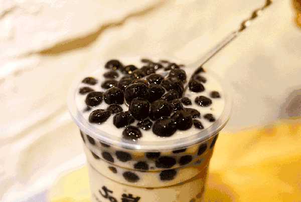 珍珠奶茶里的珍珠是什么做的?能吃吗?