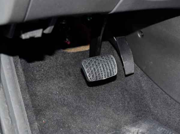 汽车里的离合器是什么(离合器有什么作用)