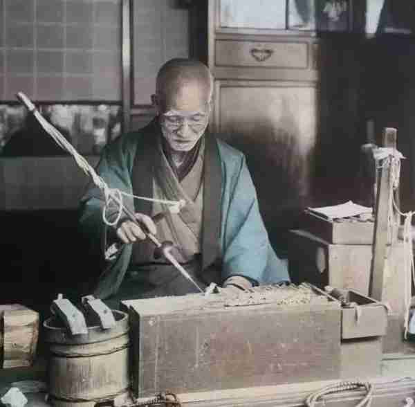 这家3平米的日本小店，靠什么一年赚3亿（这才叫极致！）