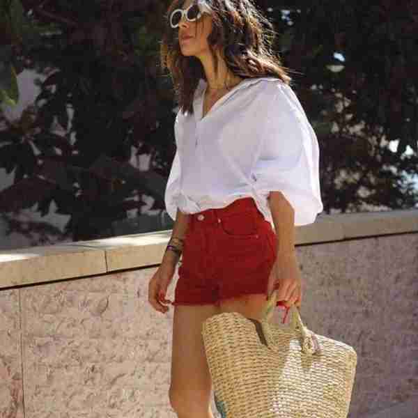 红色也算是暖色调中,最中性的颜色,和任何一种颜色都非常地搭