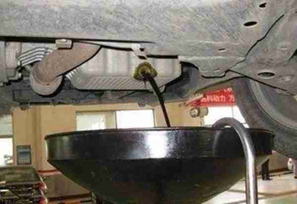 汽车为什么要换机油,机油的六大神奇作用了解一下