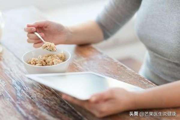 为何“便秘”越来越多?提醒您:3种食物是便秘“祸根”,要少吃