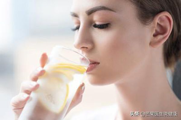 为何“便秘”越来越多?提醒您:3种食物是便秘“祸根”,要少吃