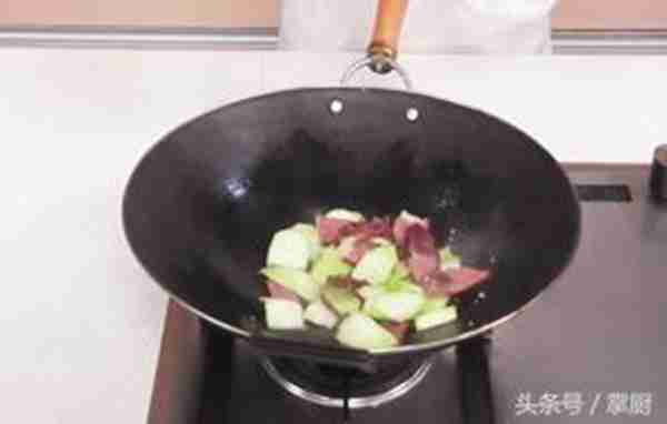 炒年糕的做法,炒年糕怎么做才好吃?简单的教程!