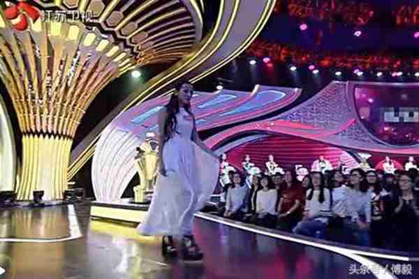 《非诚勿扰》新版来,第一期的看点女嘉宾比宝马女马诺还厉害