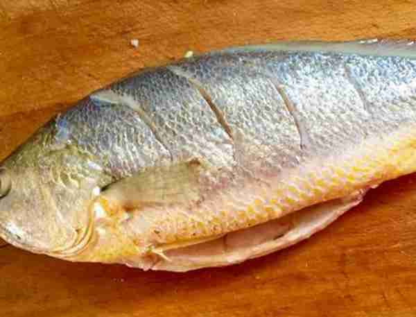 原来烤鱼做法如此简单,口感好成本低,外焦里嫩,比烤鱼店的好吃