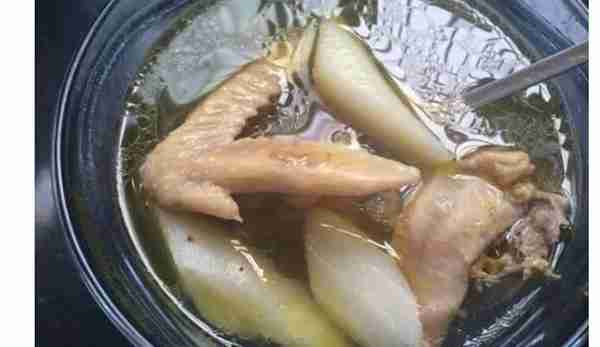 炖鸡汤时候需要焯水么？一招教你炖鸡他又香又营养，大多数人不懂