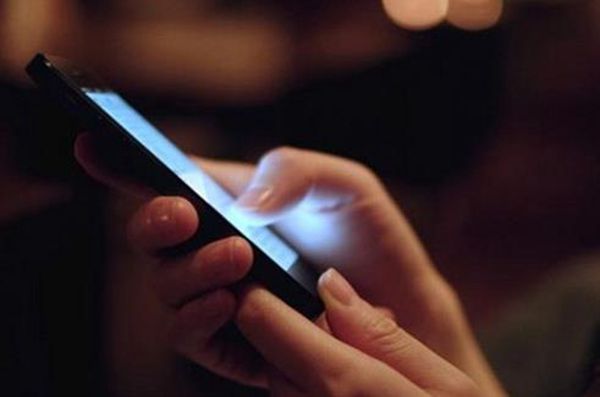 手机膜防蓝光是什么意思(五大绝招助您减少手机蓝光伤害)