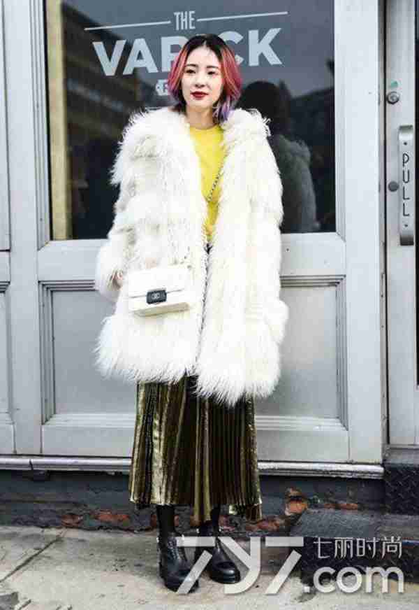 白色外套里面配什么颜色好看？打造冰雪女王范style