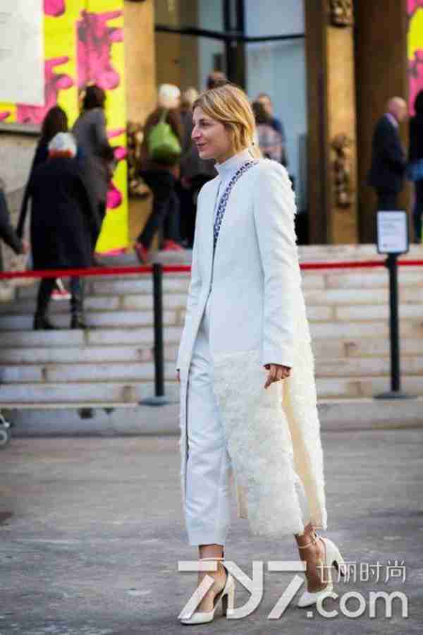 白色外套里面配什么颜色好看？打造冰雪女王范style