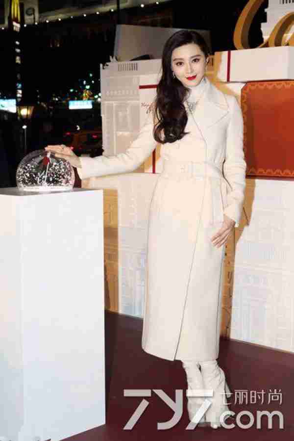 白色外套里面配什么颜色好看？打造冰雪女王范style