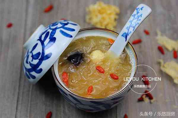 秋天多炖这8道汤,都是家常食材,每天喝一点,皮肤气色悄悄变好