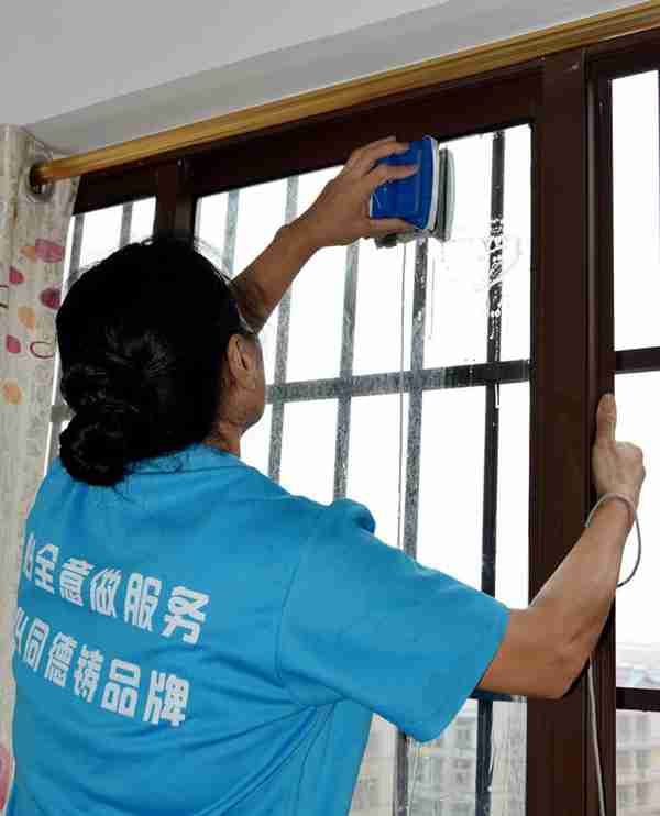 让专业的人做专业的事,家政服务也需要找正规的公司