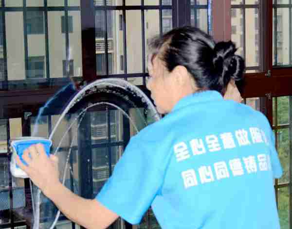 让专业的人做专业的事,家政服务也需要找正规的公司