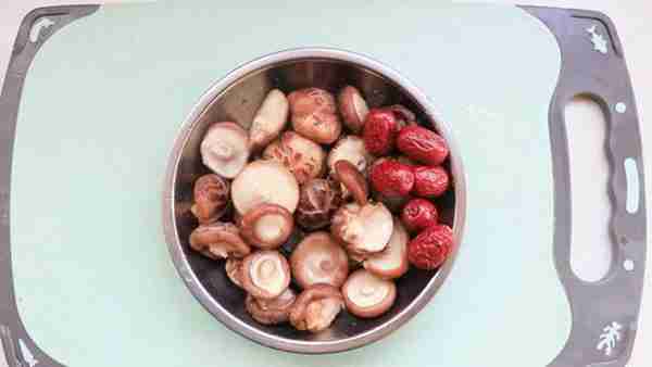 鸡汤怎样炖才美味?我家这样炖的鸡汤味道香浓,营养又好喝!