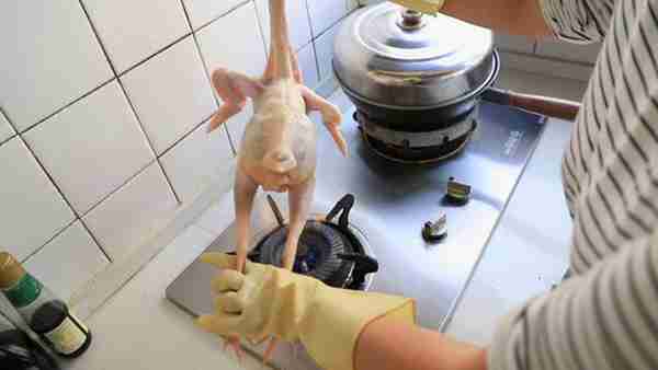 鸡汤怎样炖才美味?我家这样炖的鸡汤味道香浓,营养又好喝!