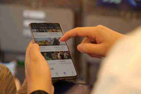 掌上高铁给你欢乐旅途！用免费高铁WiFi，畅享热门电影大片