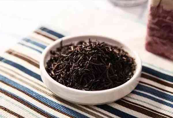 排长龙都要买的奶茶,用的到底是什么“茶”呢?