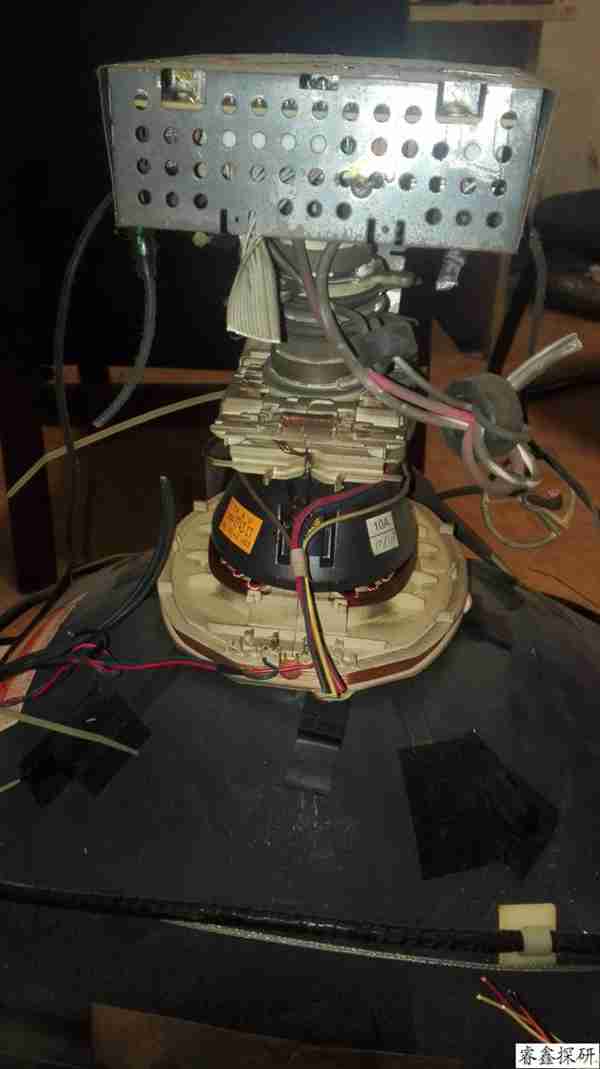 细致多图拆一个国产的飞利浦彩色显示器06年的