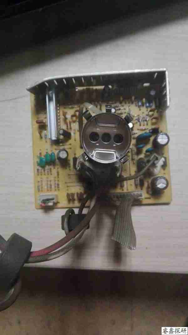 细致多图拆一个国产的飞利浦彩色显示器06年的