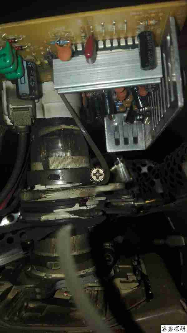 细致多图拆一个国产的飞利浦彩色显示器06年的