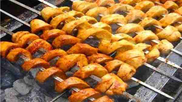 最受学生欢迎的几种街边小吃,烤面筋排名第一,你都吃过哪些呢