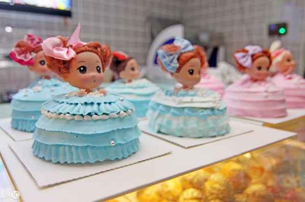 转让的蛋糕店生意很差,用什么方法才能扭亏为盈?