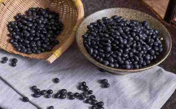 女人经期后吃什么好(生理期过后吃哪些食物补血效果好)