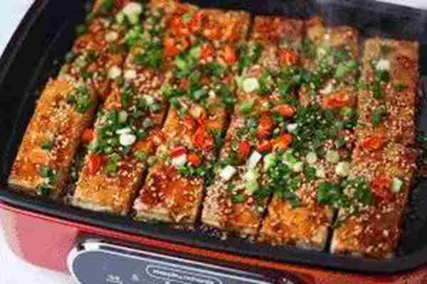 想在学校门口摆摊创业,哪些小吃比较赚钱?