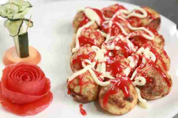 想在学校门口摆摊创业,哪些小吃比较赚钱?