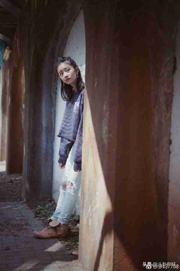 黄多多13岁,穿着时尚早已习以为常,这次的重点是鞋子