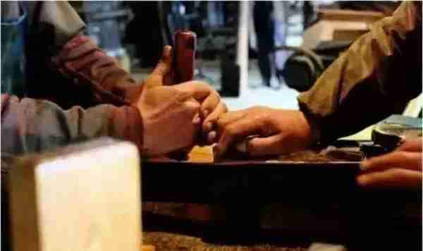 兰州有种烟叫水烟，抽过的举手