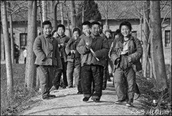 70年代时候我们的日常穿着服饰,好怀念那个年代