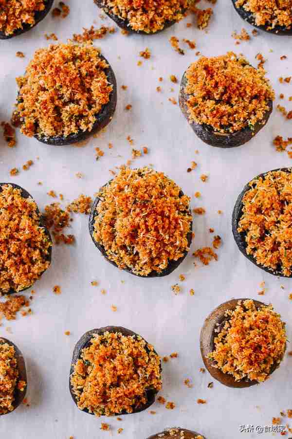 家庭聚餐新鲜小吃，鲜香焦嫩一口吃掉 | 烤填馅蘑菇