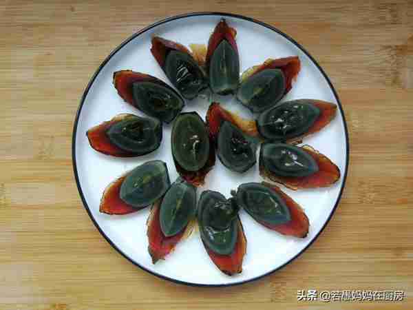 饭店的凉拌皮蛋为什么好吃?学会调凉拌汁是关键,夏天拌啥都好吃